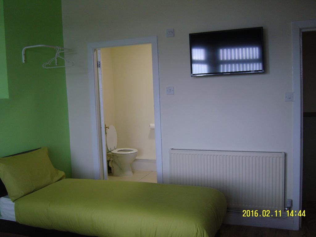 The Kop View Otel Liverpool Oda fotoğraf